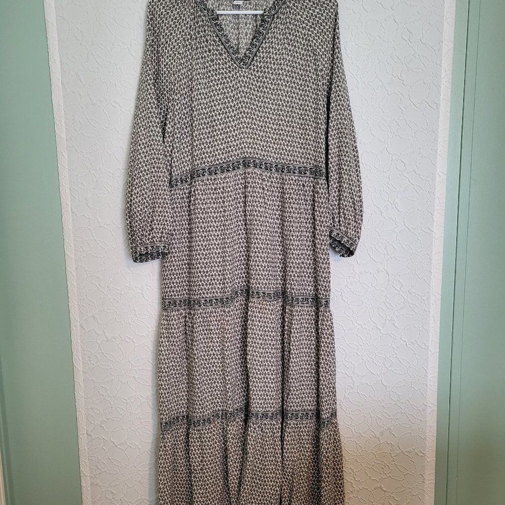 Old Navy Black and White Maxi Dress